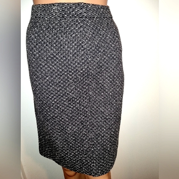 ST JOHN COLLECTION 8 TWEED BOUCLE BLACK WHITE NOVELTY KNIT SKIRT - Picture 1 of 5